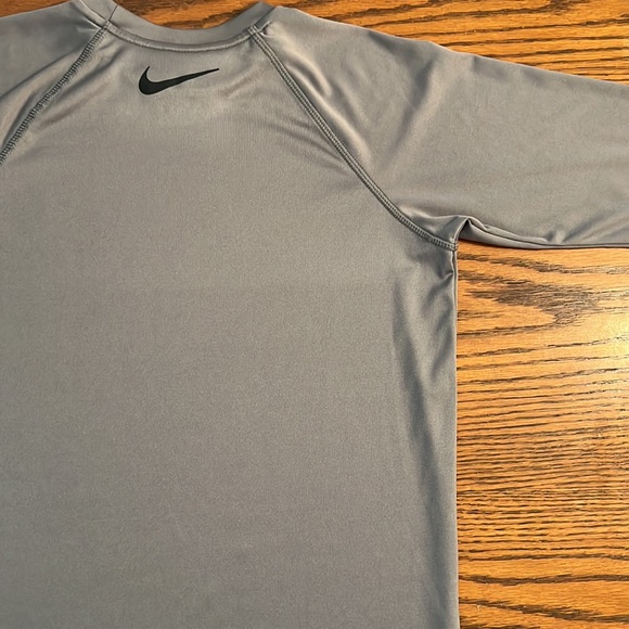 Nike Dri Fit UPF 40+ Swim Top Boys Large. - Picture 7 of 7
